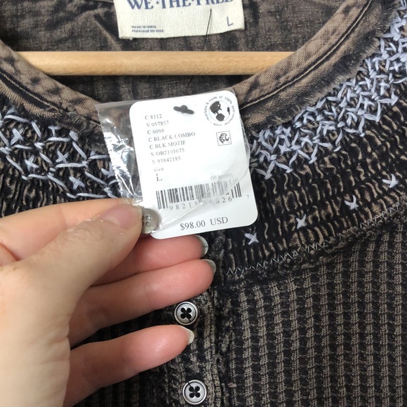 FREE PEOPLE HOLLY HENLEY EMBROIDERED TOP🏔️ - Picture 2 of 8